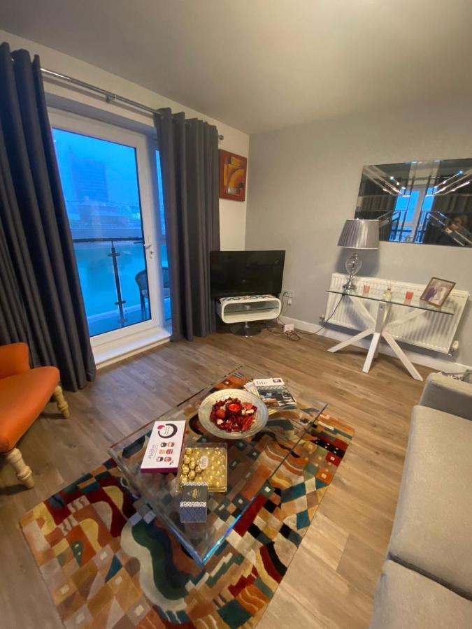 Luxury Riverside 2 Bedroomed Apartment With Balcony 纽波特 外观 照片