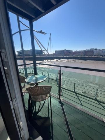 Luxury Riverside 2 Bedroomed Apartment With Balcony 纽波特 外观 照片