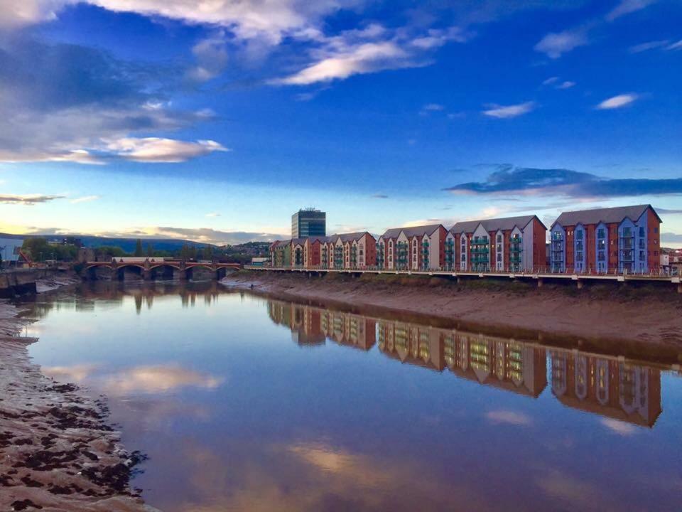 Luxury Riverside 2 Bedroomed Apartment With Balcony 纽波特 外观 照片